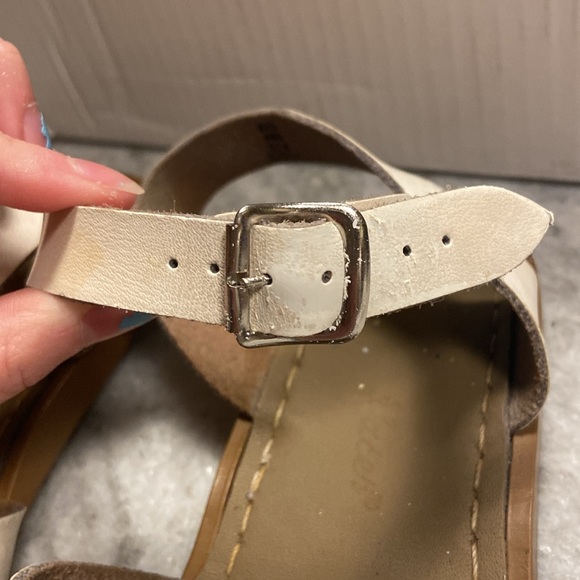 White salt water sandles lightly used but still in very good shape - Picture 4 of 8